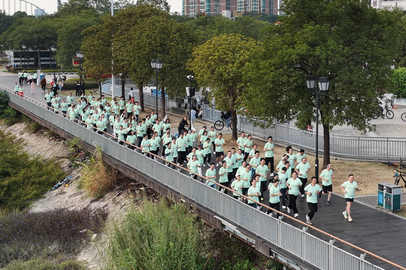 英諾加速度丨2025 福州英諾電子科技郵箱公司燃冬樂跑活動(dòng)